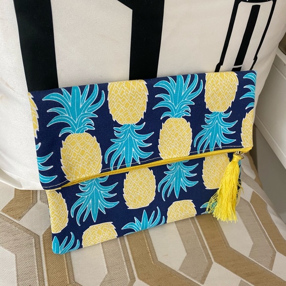 Handbags - NWOT pineapple fold over clutch